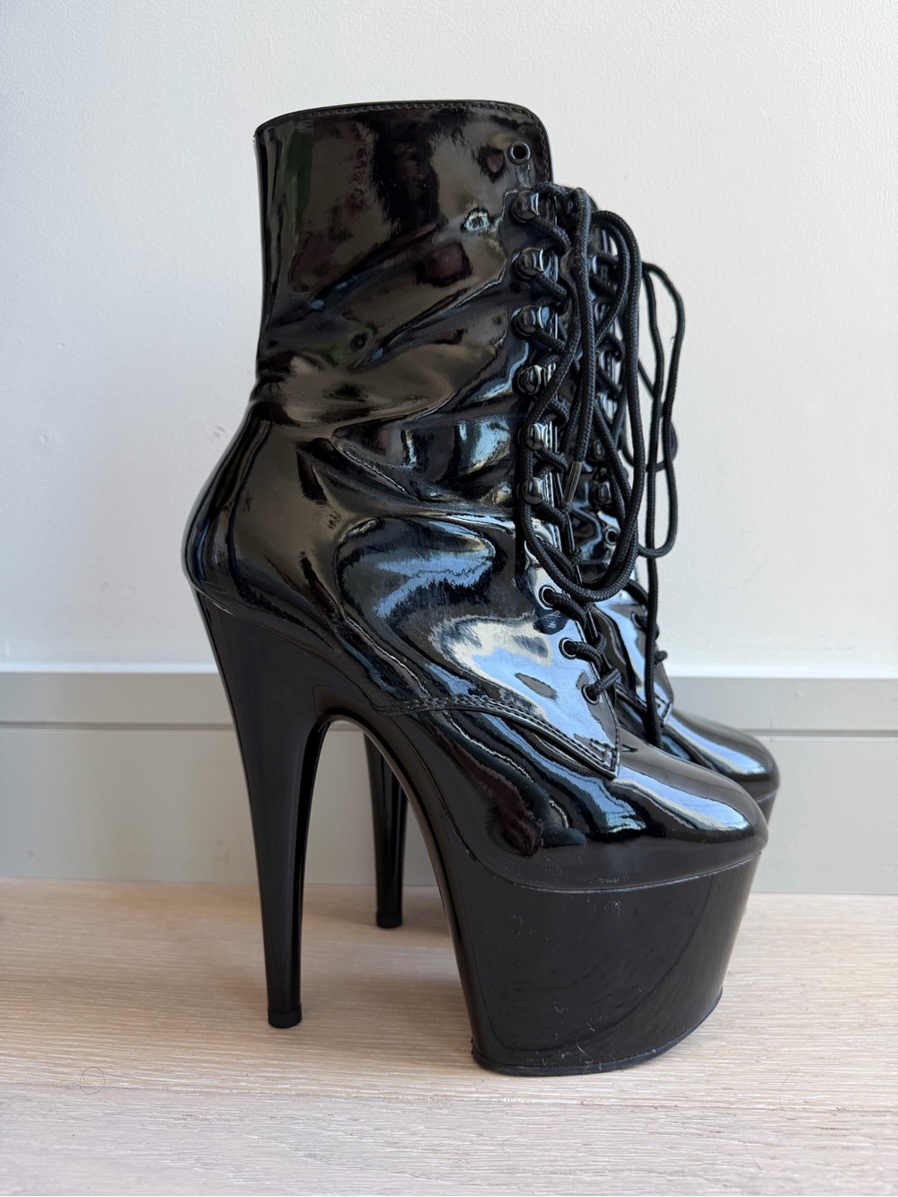 Pleaser Adore 1020 7 inch Black Patent Lace-Up Platform Ankle Boots size 8